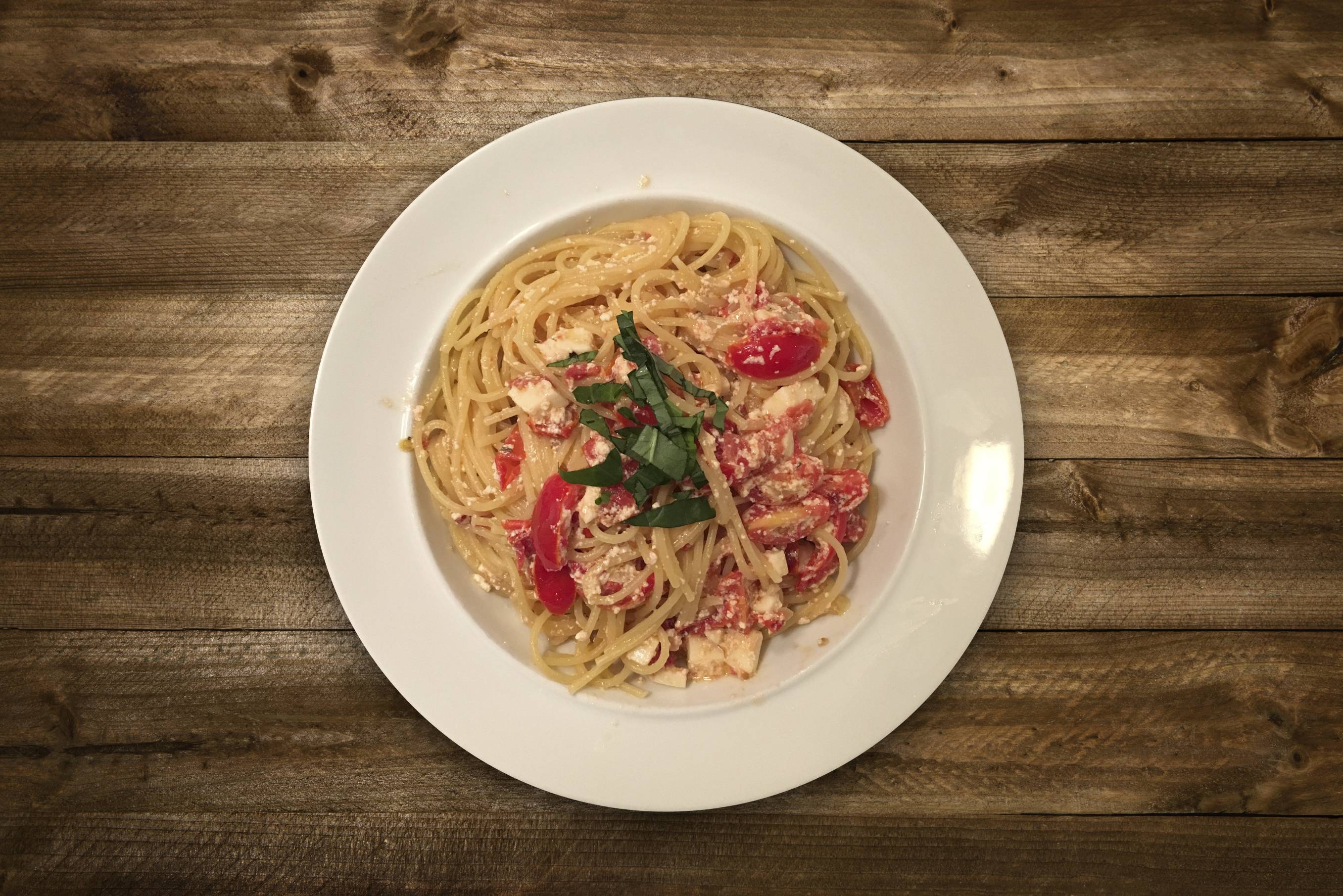 Ricotta Pasta with Tomatoes, basil, garlic and mozzarella